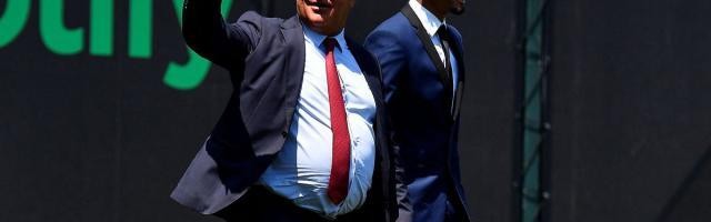 竞技宝下载-拉波尔塔：巴黎切尔西也想签莱万 感谢他降薪来投